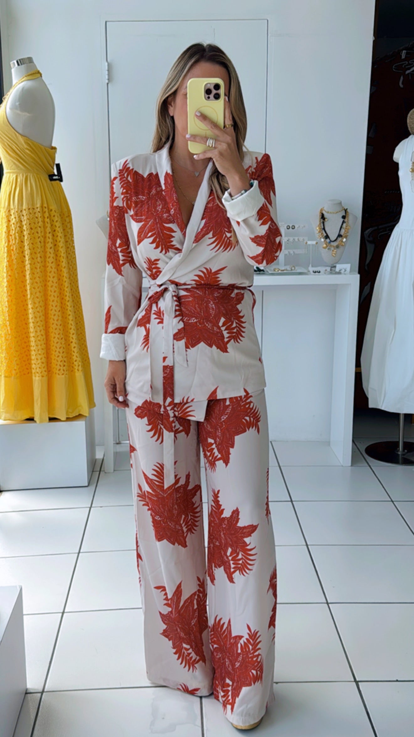 Red cream set