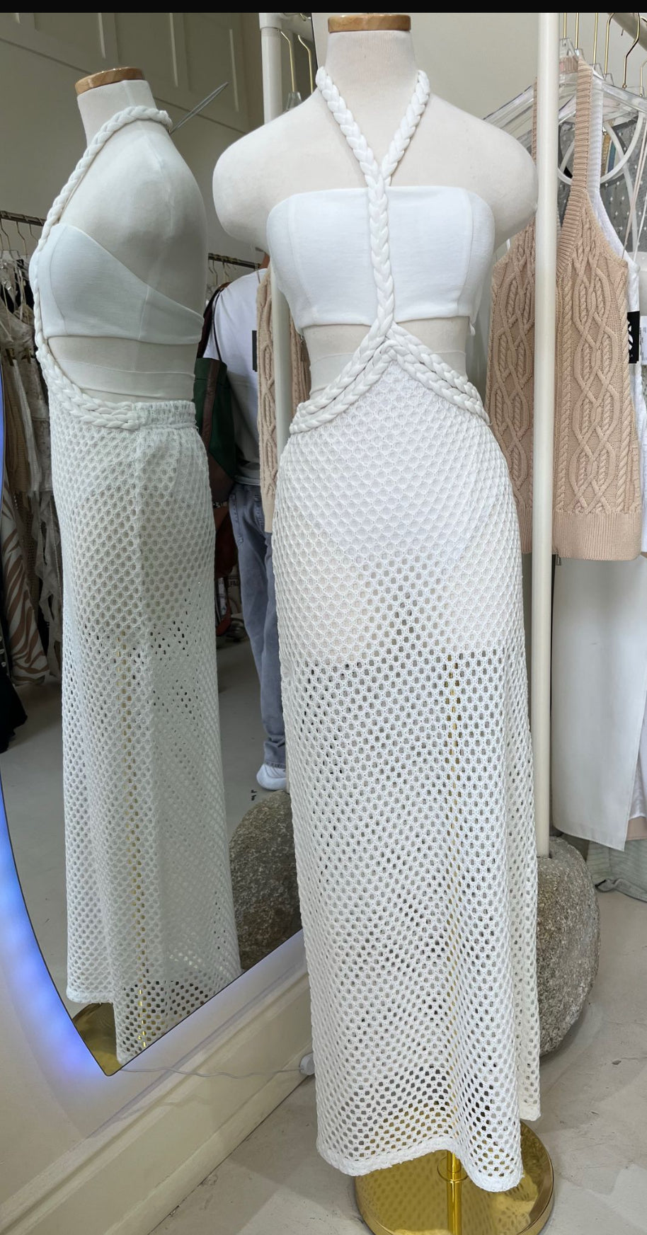 White dress crochet