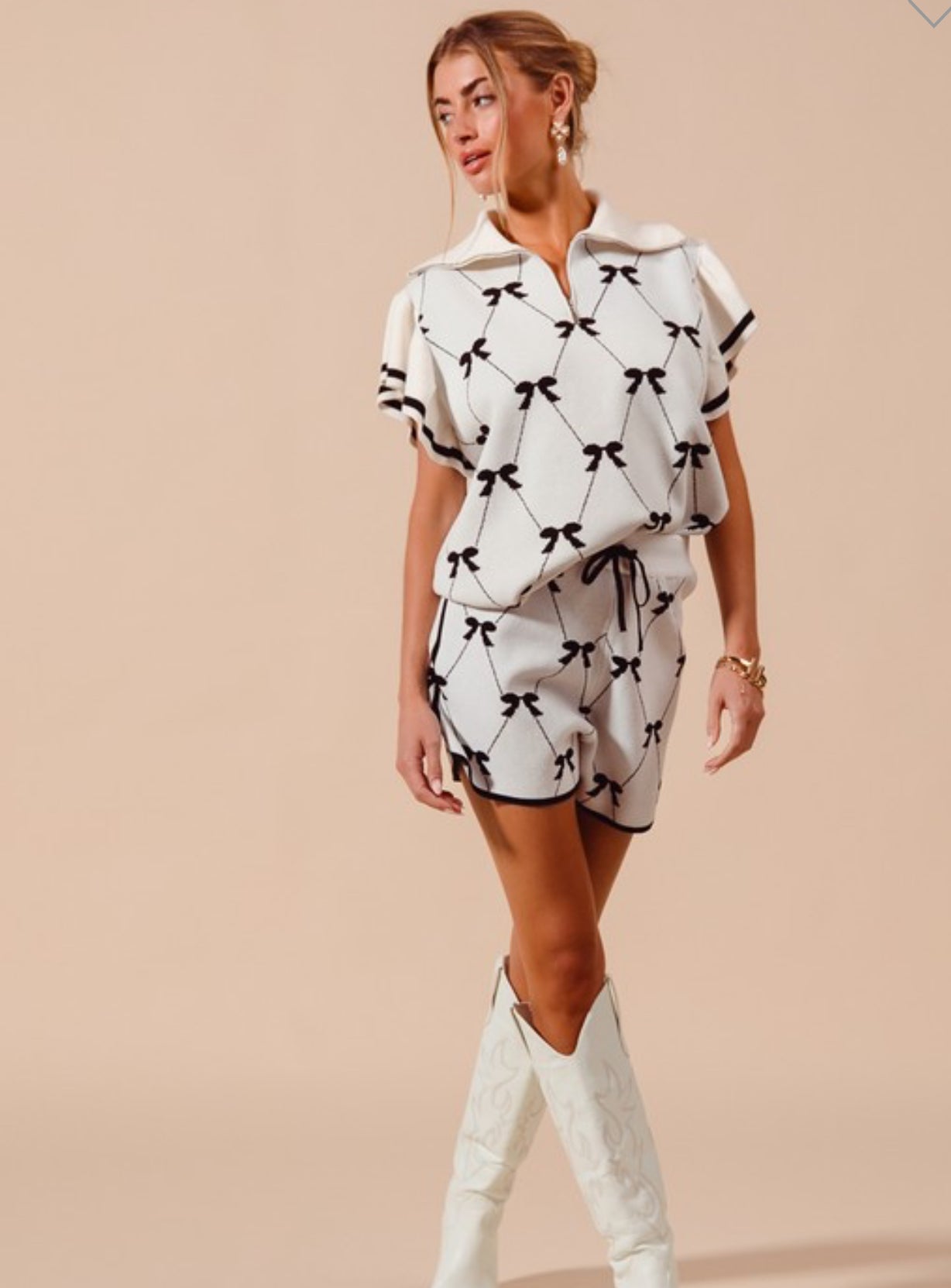Off white bow set