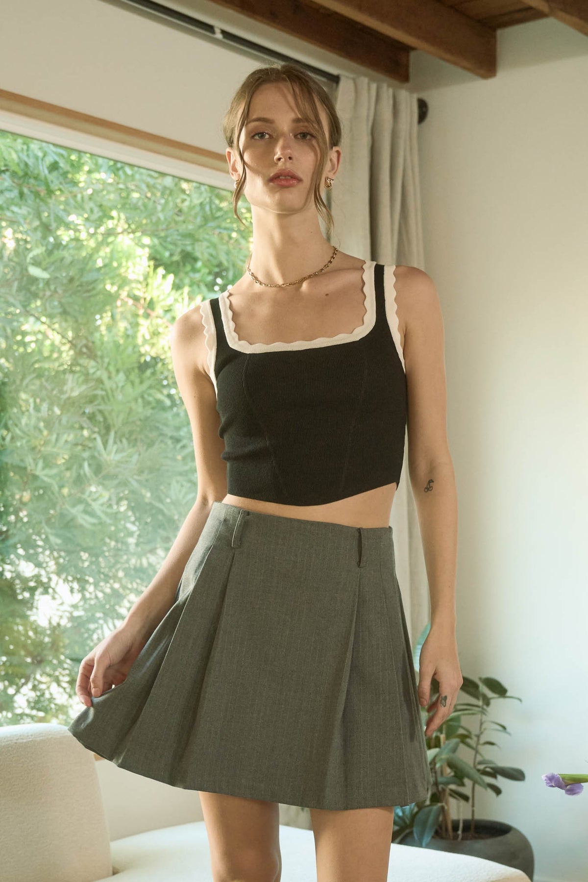 BLACK Contrast Scallop Trim Sweater Knit Crop Top