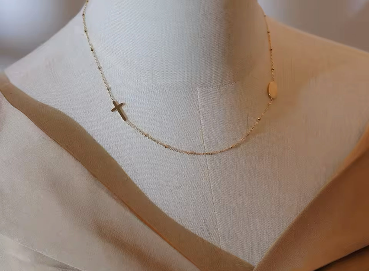 Cross oval pendal