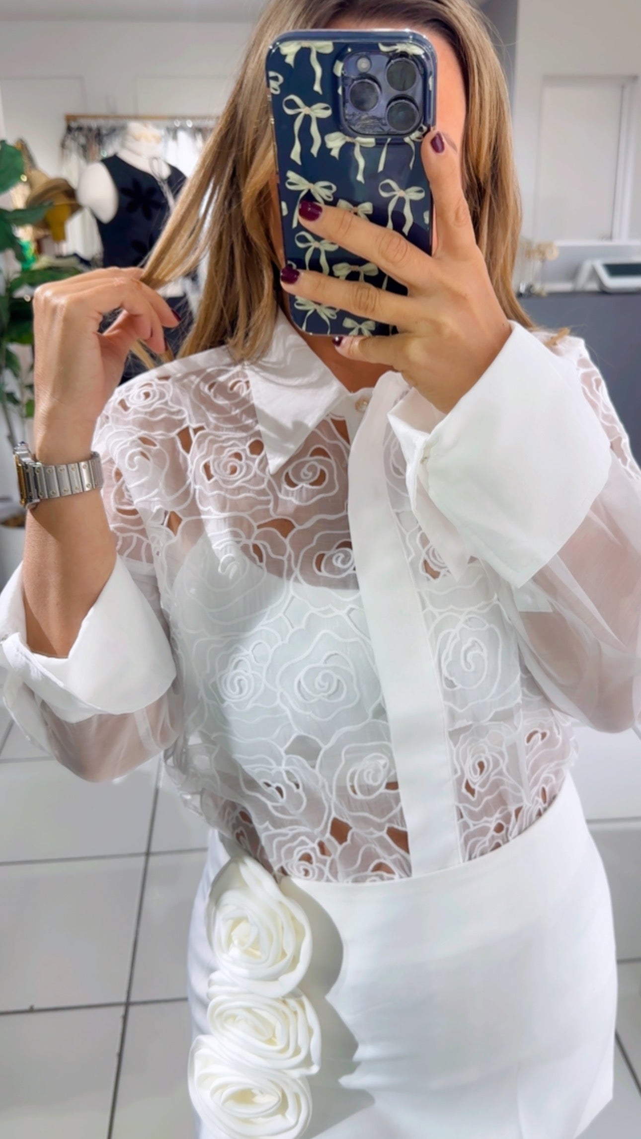White roses set