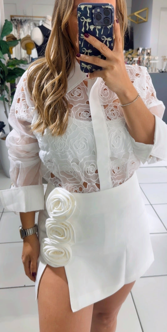 White roses set