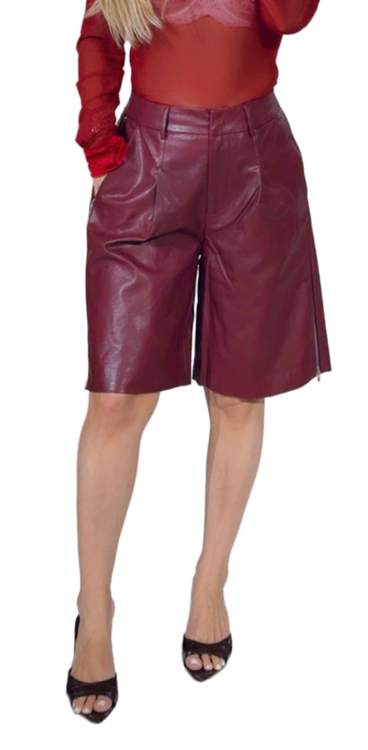 Leather bermuda short