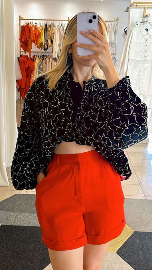 Red short