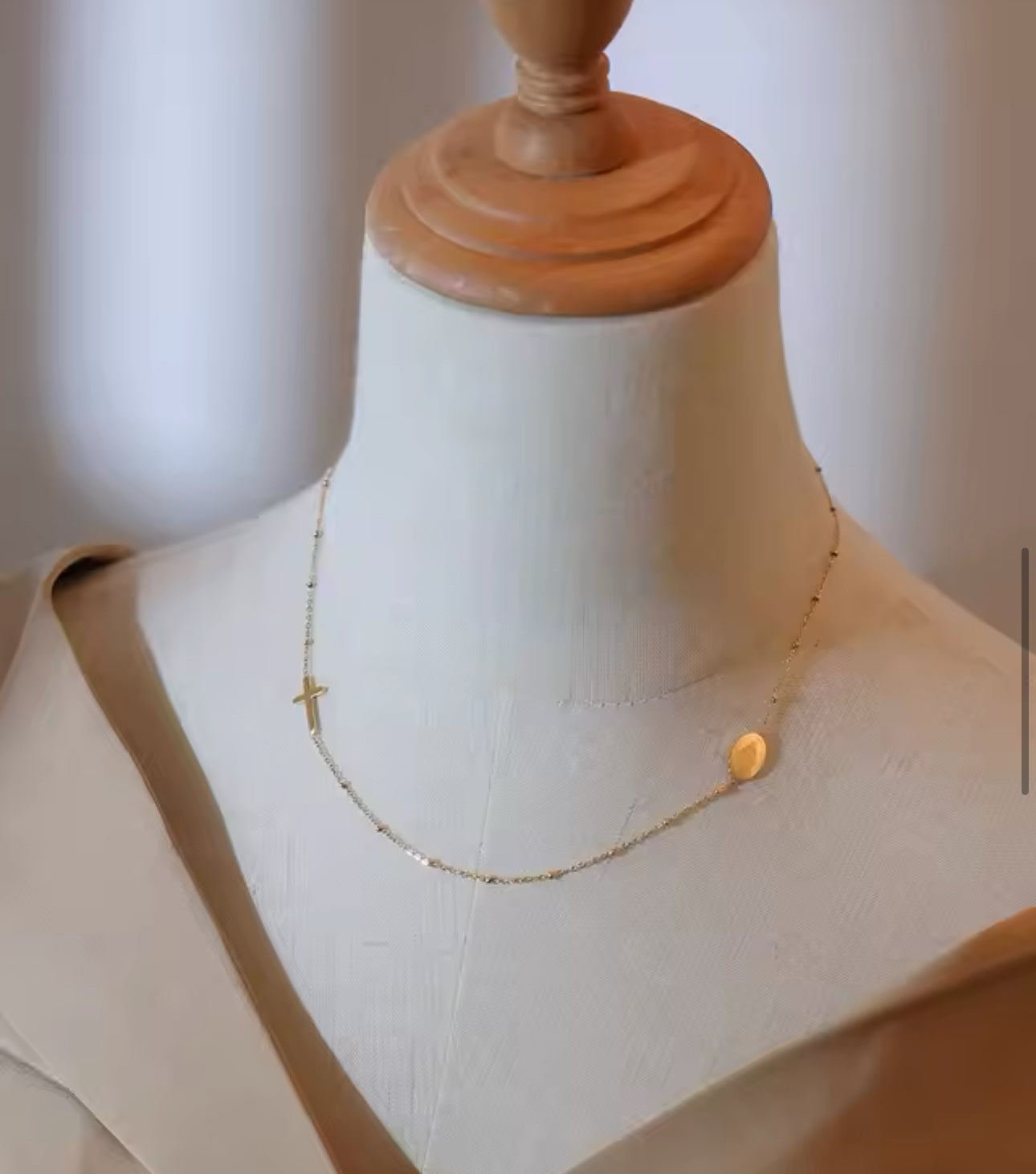 Cross oval pendal