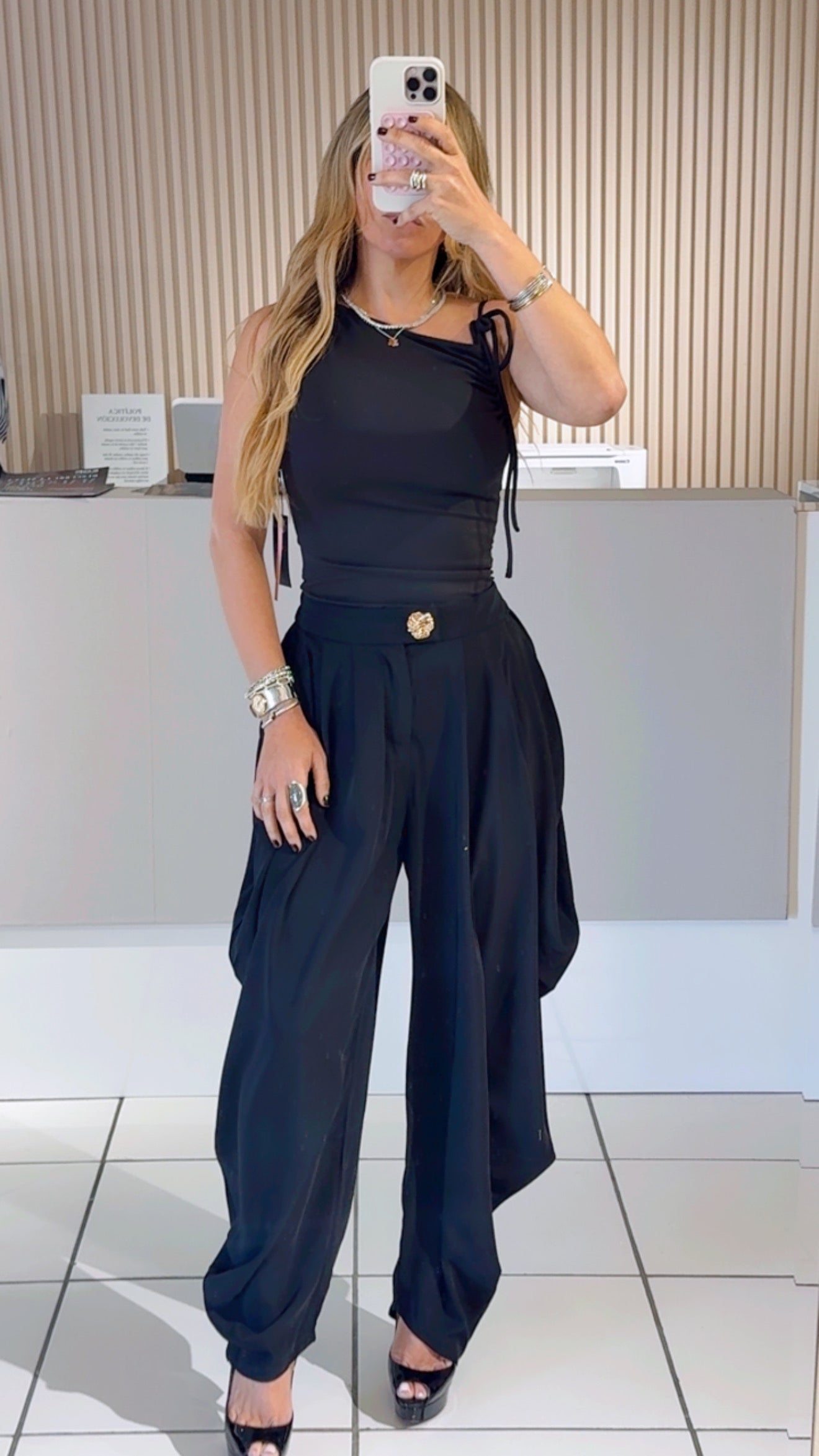Lisy black top