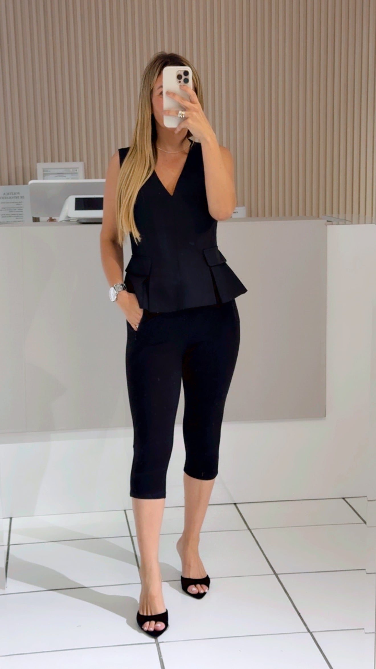 Black essence capri