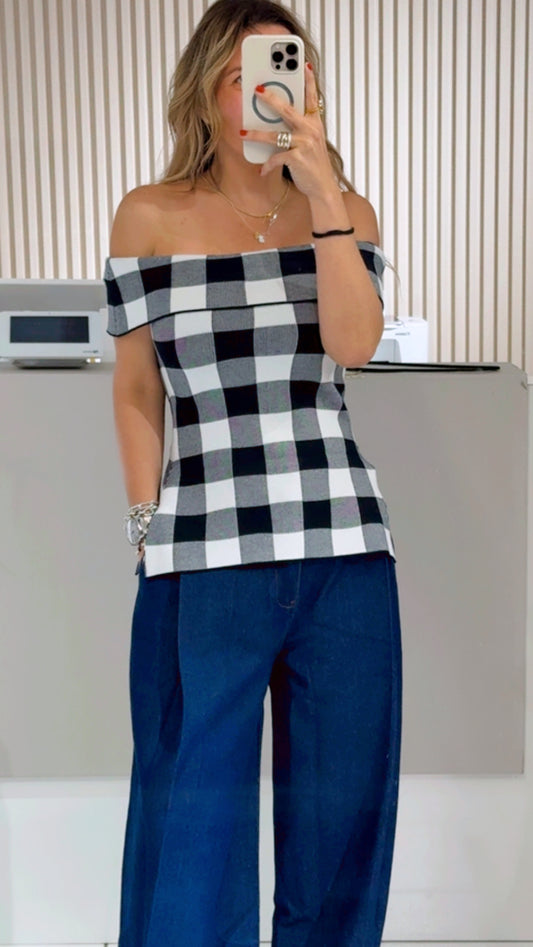 Liz black and white top